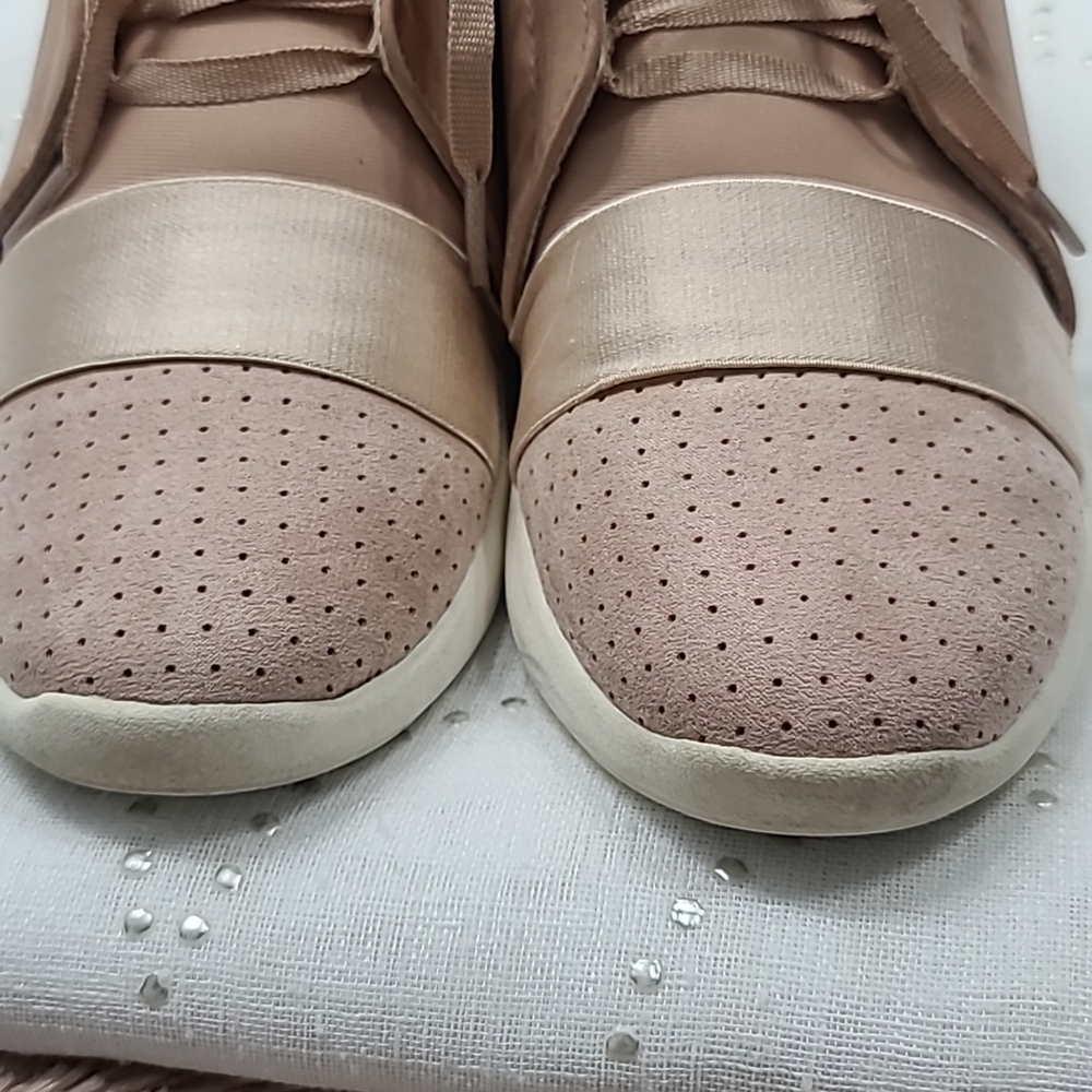 Big Buddha Women's Light Pink Sneakers Sz.7.5 - Picture 3 of 10
